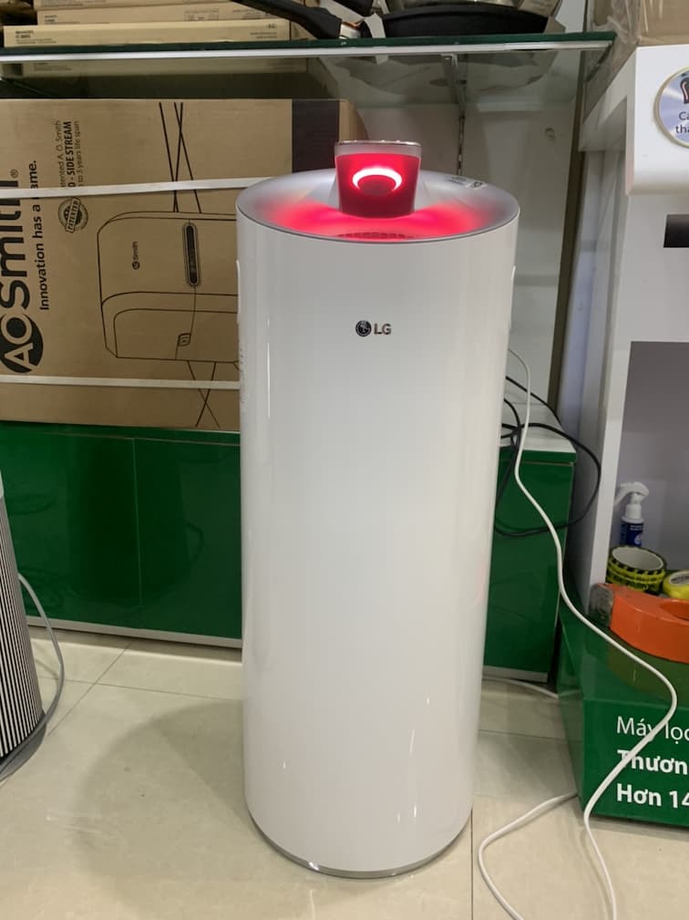 Máy lọc không khí LG Puricare Pro tại Showroom LIVESMART